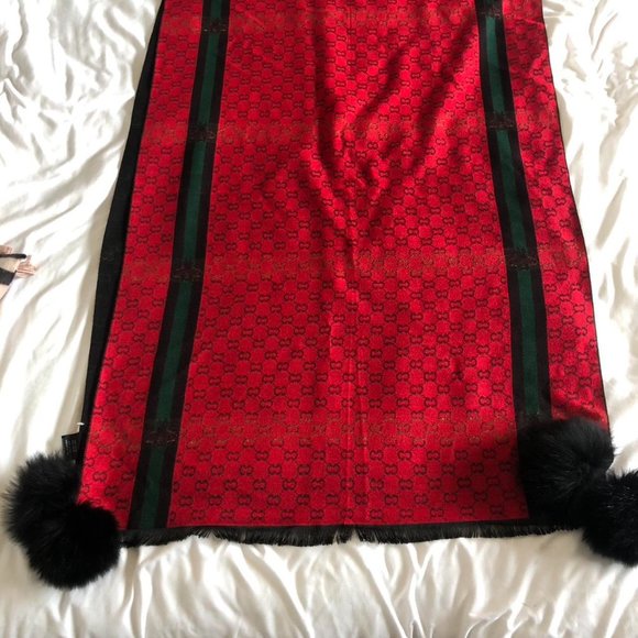 Gucci Black and Red Winter Scarf - Picture 5 of 8
